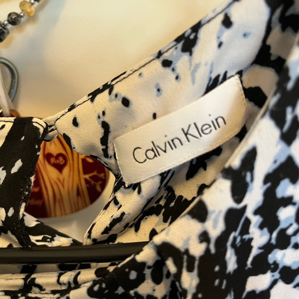 Calvin Klein - Picture 3 of 4